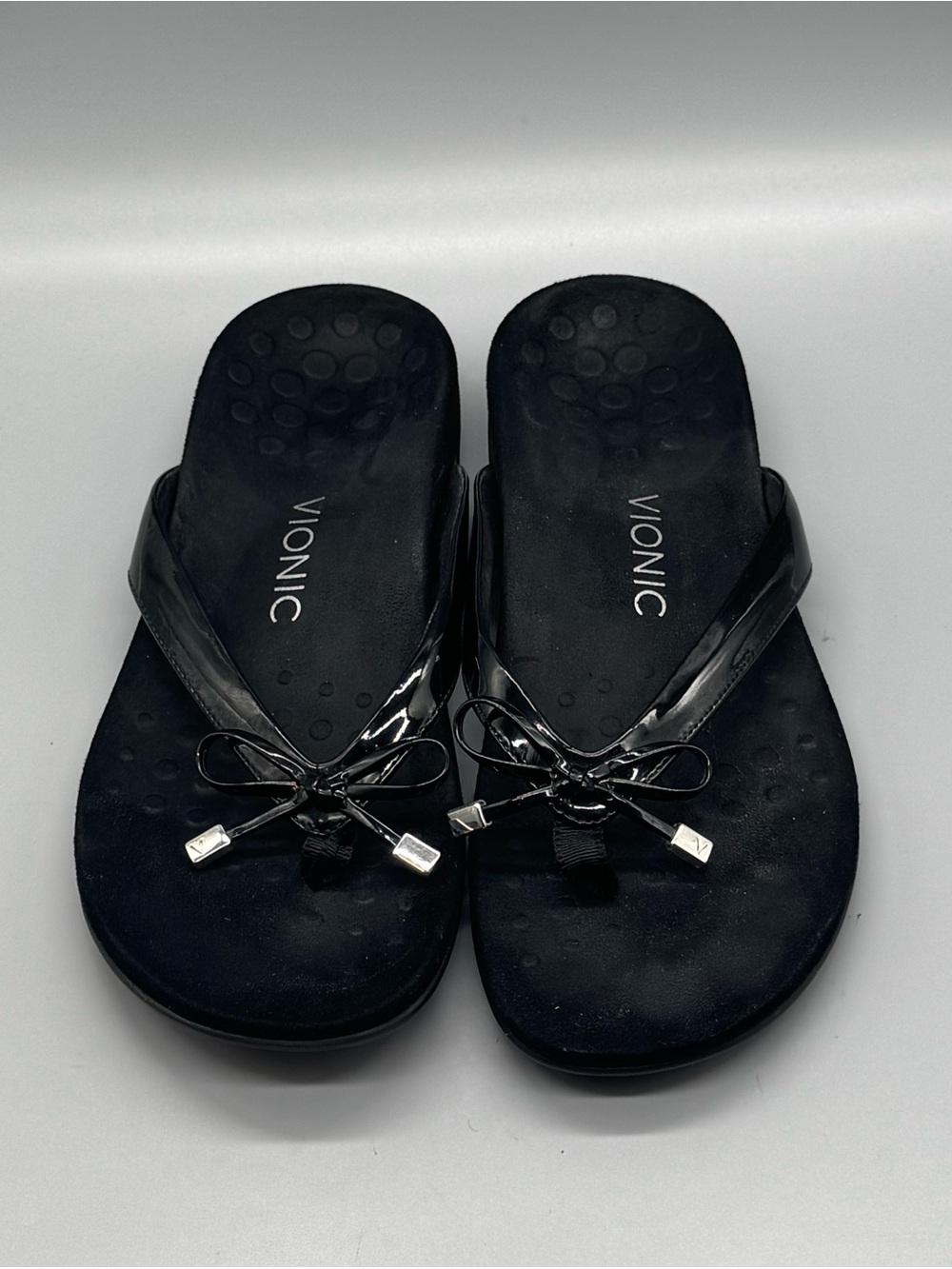 Vionic Bella  Black Patent Leather Bow Toe-Post Sandals Womans sz 9